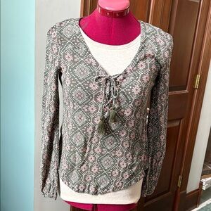 Hollister  top  long sleeves V-neck/lace up  green white pink geometric  Size XS